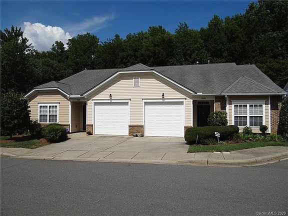 4th image of 3040 Village Glen Ln