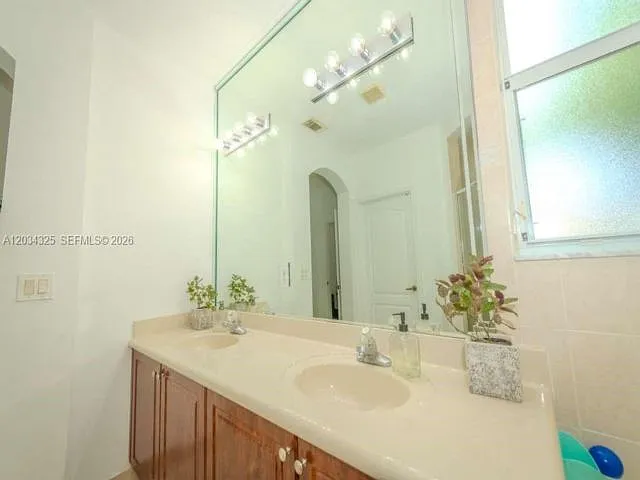 3 bed, 2.0 bath, $6,500 — Photo 3