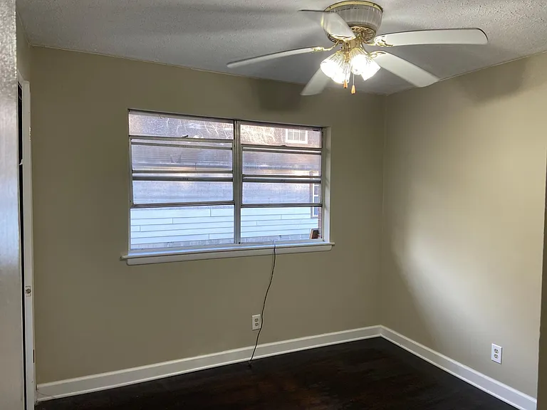 3211 Iantha St — Photo 13
