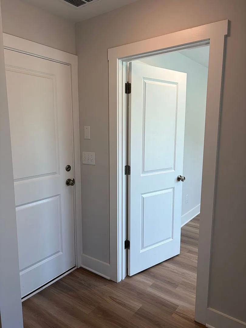 Modern 3-Bedroom Townhome Near UNC Charlotte & Light Rail — Photo 4