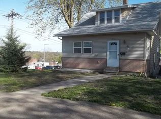 764 10th Ave S, Clinton, IA 52732