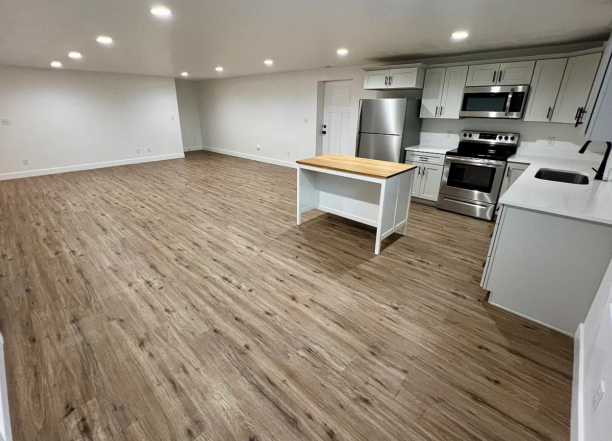 Building Photo - 2418 E Quaking Aspen Ln #2