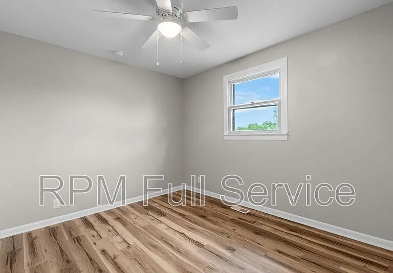 895 W Sharpe Ave #A — Photo 8