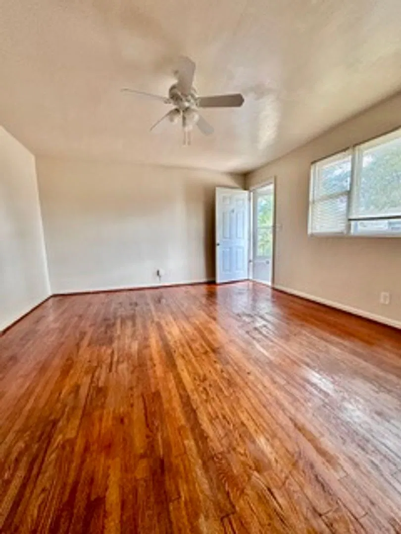1023 Leicester Ave. — Photo 2