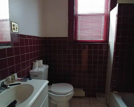 3rd image of 102 Oak St