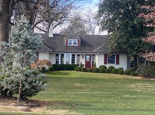 1141 S McKnight Rd, Saint Louis, MO 63117