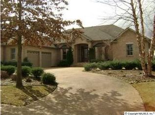 2922 Oakleigh Ln SE, Owens Cross Roads, AL 35763