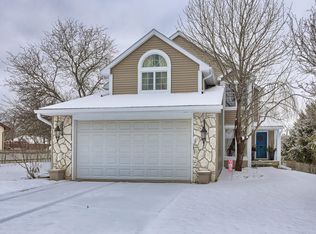 11 Indian Ridge Ln, White Heath, IL 61884