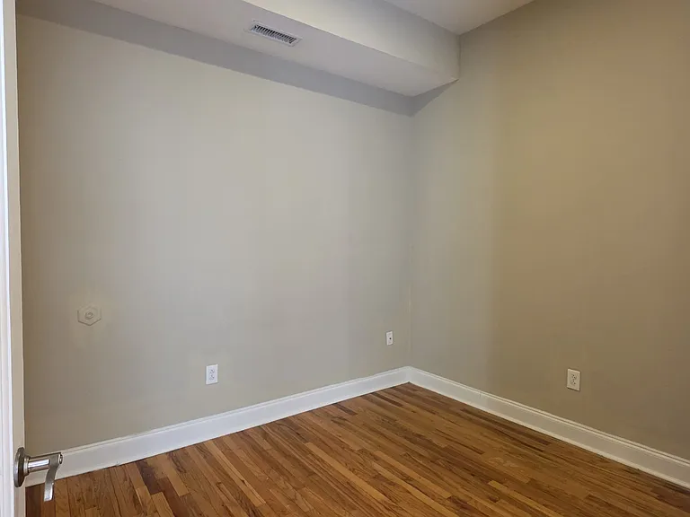 1114 Pine St #2 — Photo 8