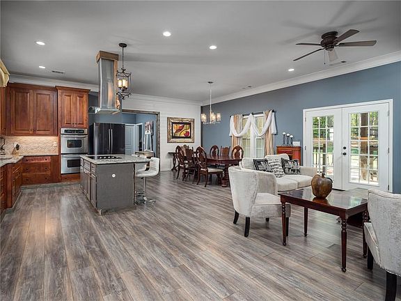 2nd image of 105 Brushy Creek Ln
