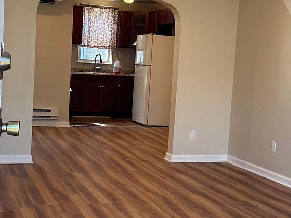 4th image of 7122 Seaford Rd #2