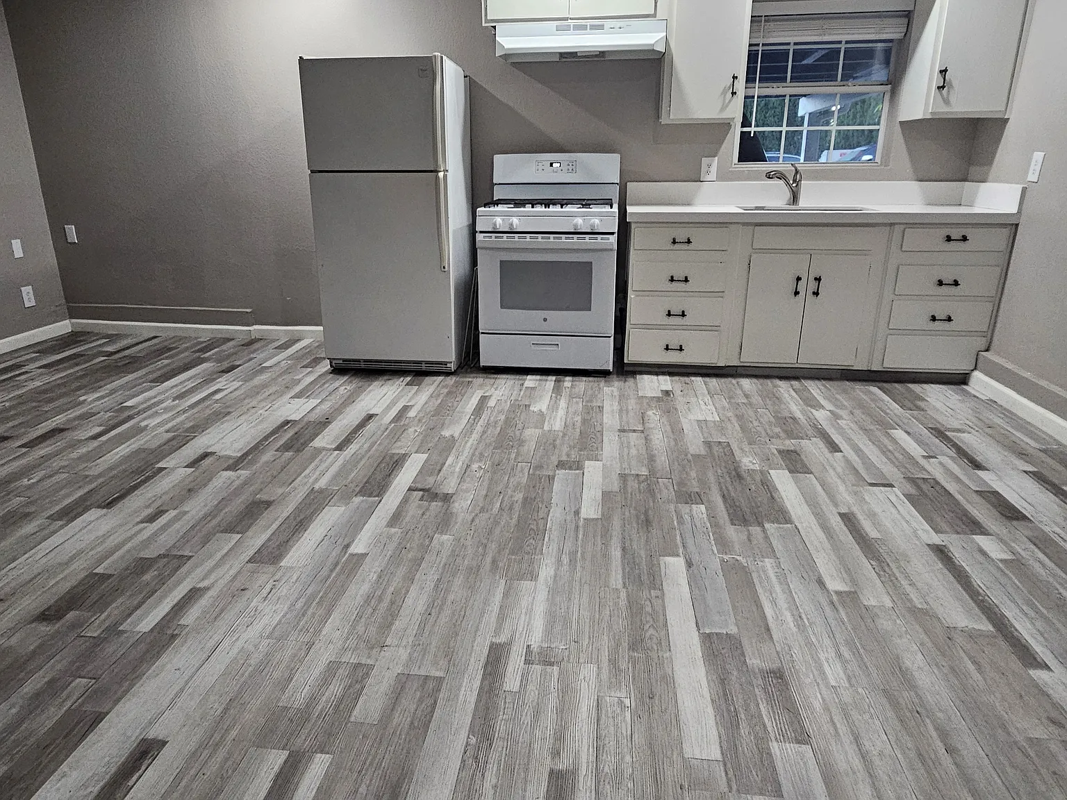 255 McCreery Ave — Photo 2