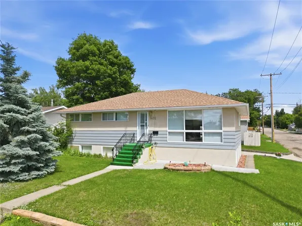 1402 93rd STREET, North Battleford, SK S9A 0C1