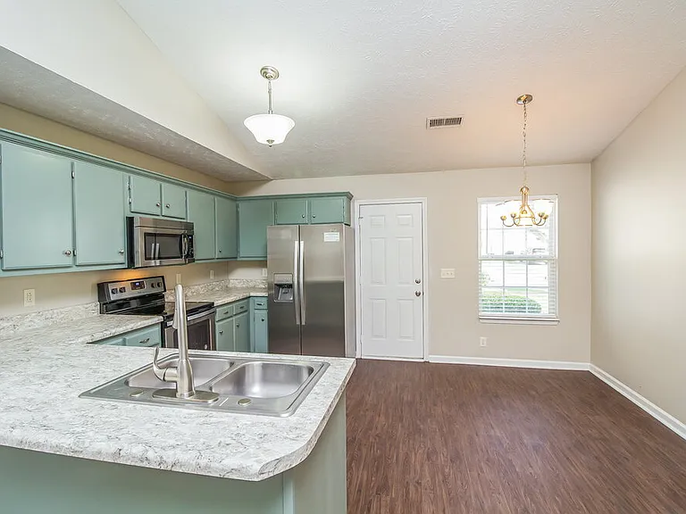 1147 Melvin Dr — Photo 4