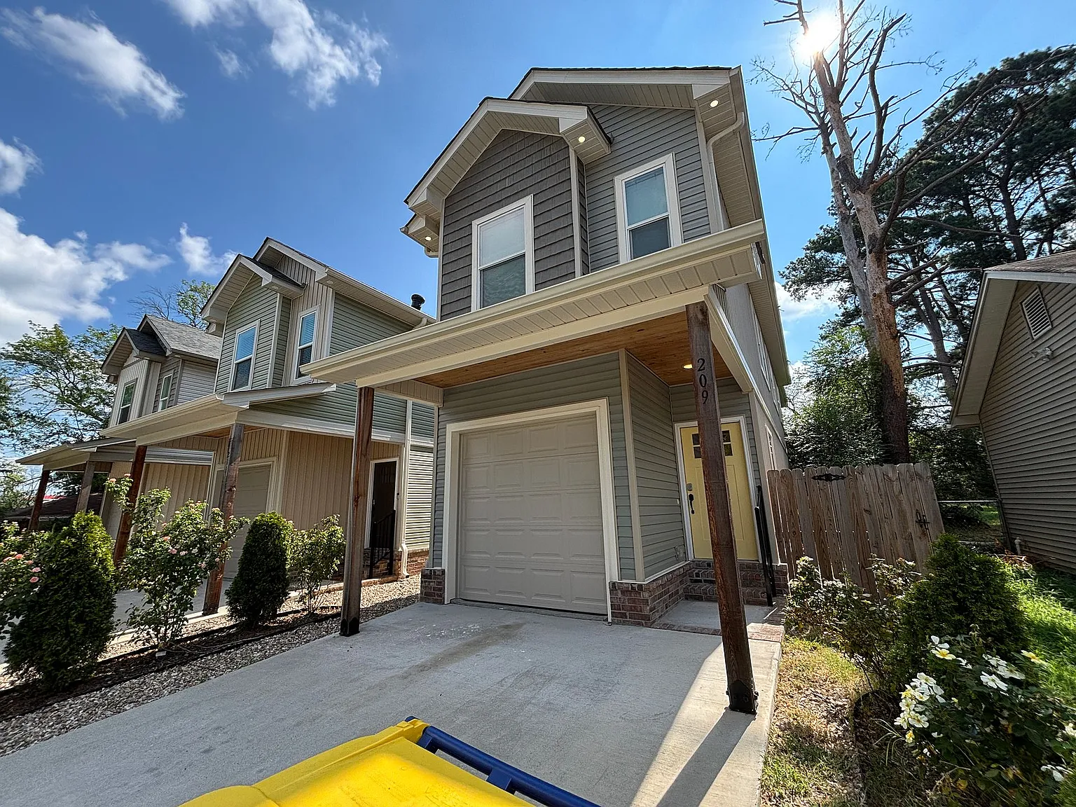 209 N Madison St — Photo 1