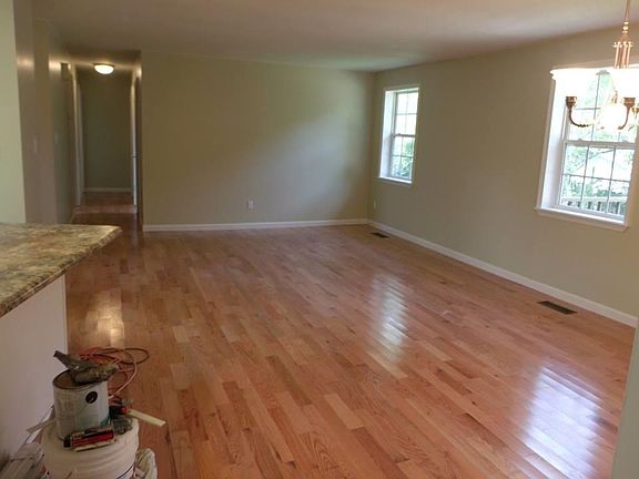 5th image of 1325 Faulk Ct NE