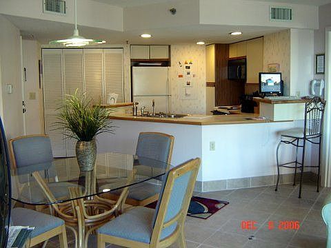 Kitchen/Dining Area