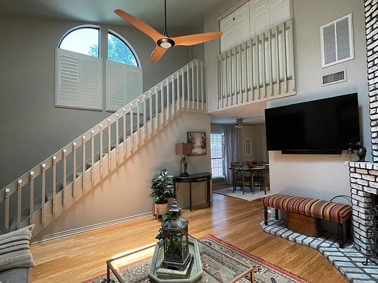3553 Eastlake Dr — Photo 3
