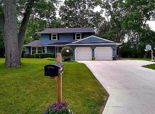 1124 Powell View Dr, Defiance, OH 43512