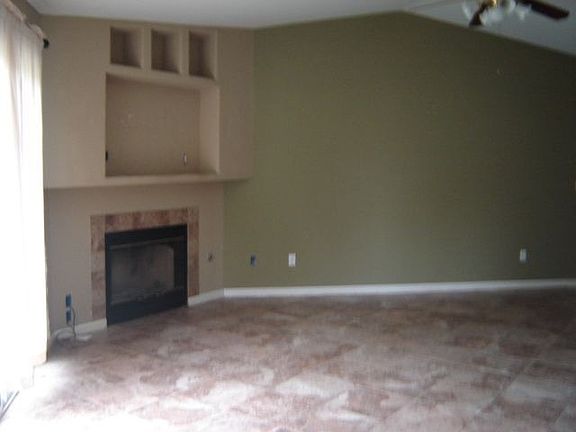 2nd image of 1862 Stanislaus Dr