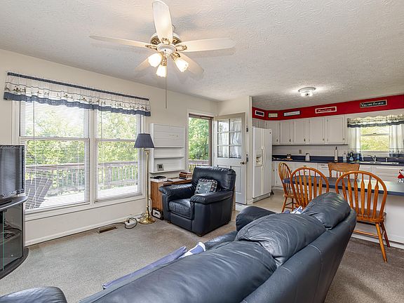 5th image of 344 Oak Dr