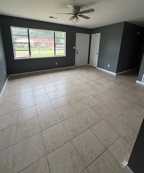 838 Sherwood Dr — Photo 1