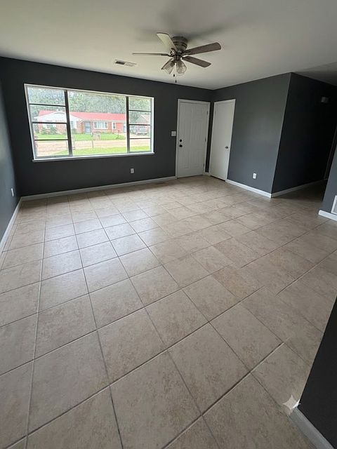1st image of 838 Sherwood Dr