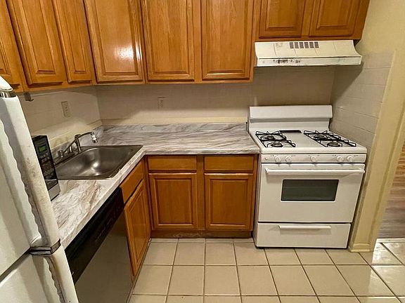 2nd image of 9653 Whiteacre Rd Unit C2