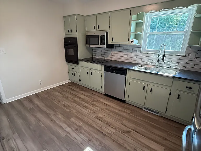 1565 S 600 W — Photo 2