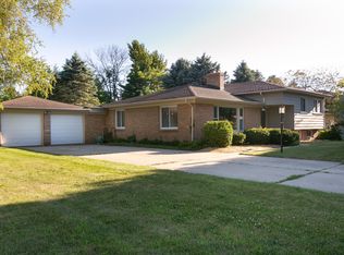 217 White Sand Ln, Racine, WI 53402