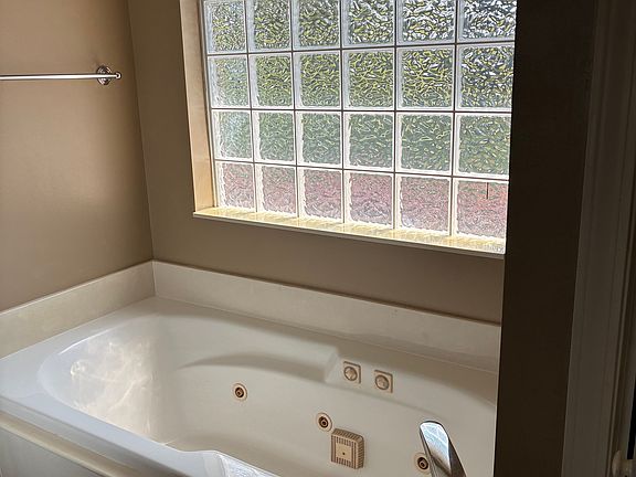 3rd image of 70 Choctaw Ln