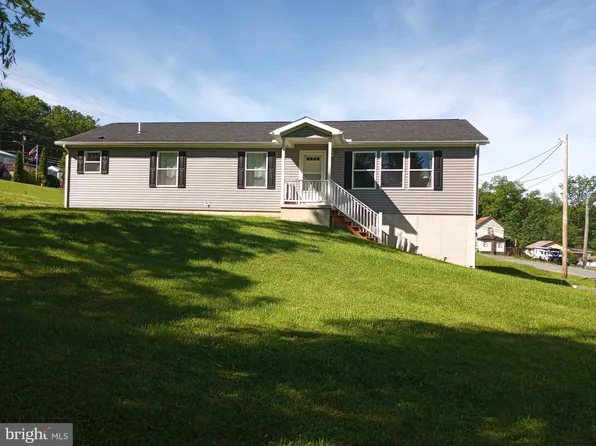 171 Oak St W, Port Matilda, PA 16870