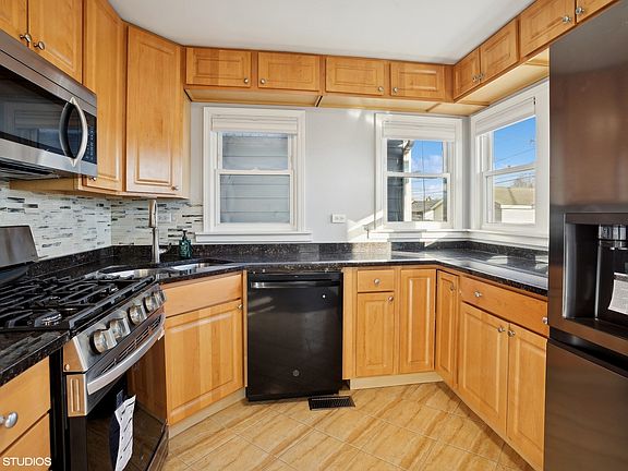 5th image of 1739 N 40th Ave