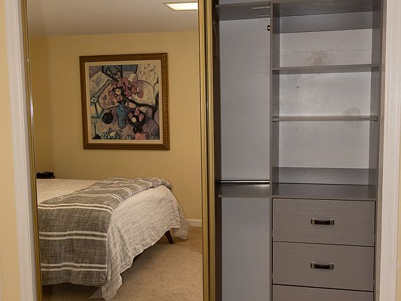 Lots of drawers and closet space