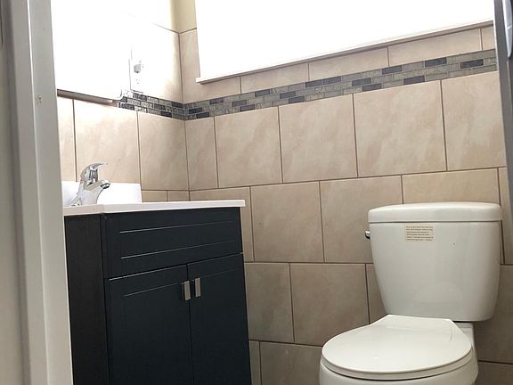 5th image of 1754 Parkwood Ave APT 5