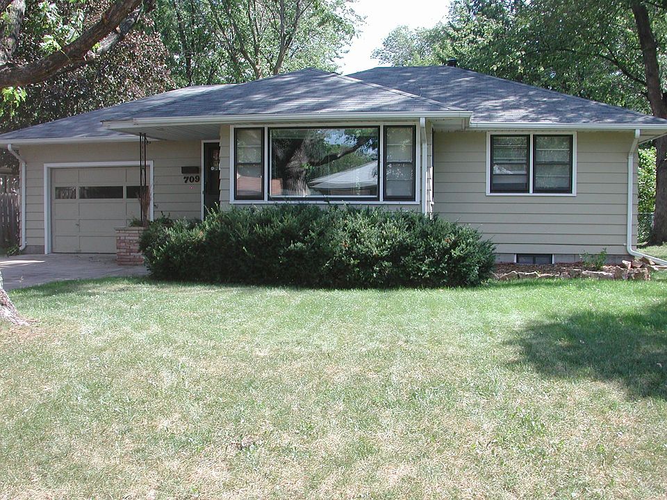 1st image of 709 12th St W