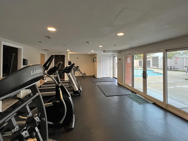 32 Revere Beach Pkwy — Photo 16