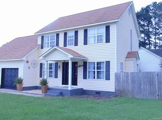 102 Timber Ridge Dr, Raeford, NC 28376