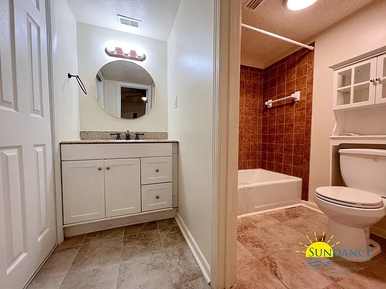 408 Marshall Ct NW #6 — Photo 11