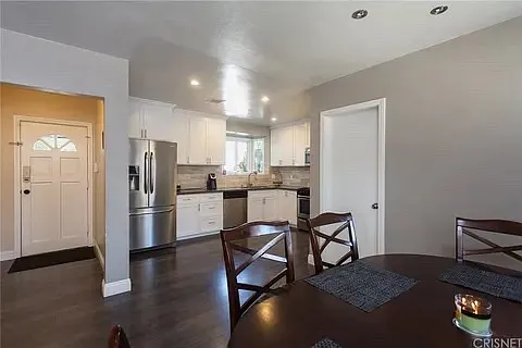 7344 Topeka Dr — Photo 4
