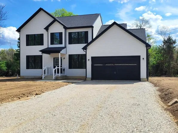 102 Heatherwood Dr, Vineland, NJ 08360