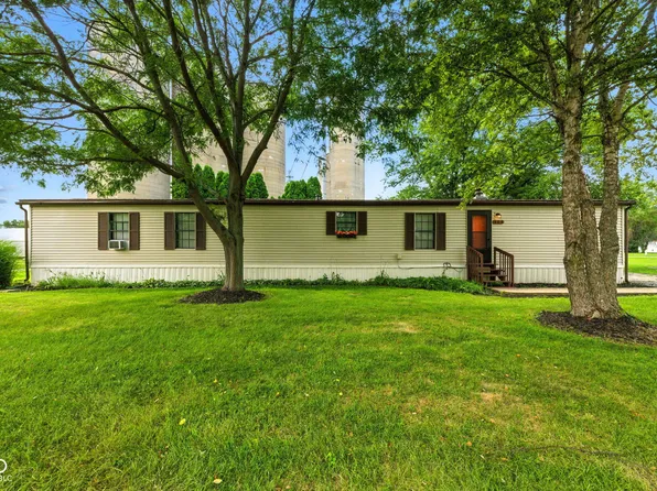 404 E Pike St, Kirklin, IN 46050