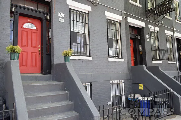 Rented by Compass | media 9