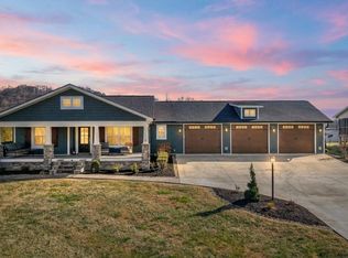 140 Overton Ln, Powell, TN 37849