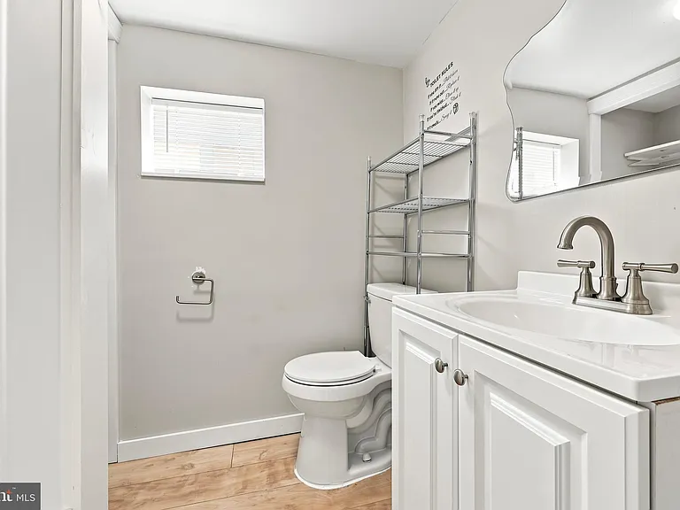 2307 N Mascher St — Photo 11