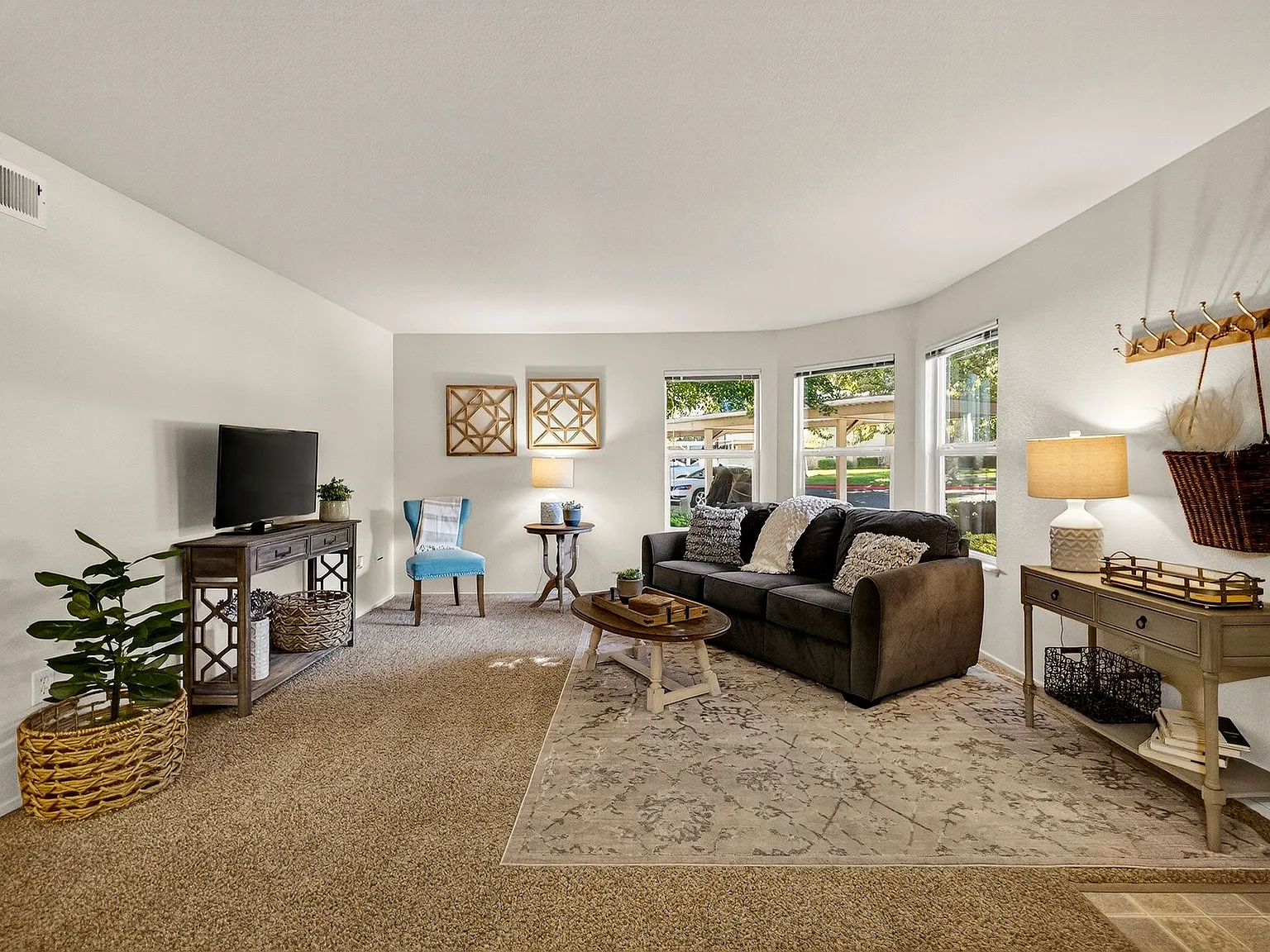 Mission Ranch Apartments — Photo 3