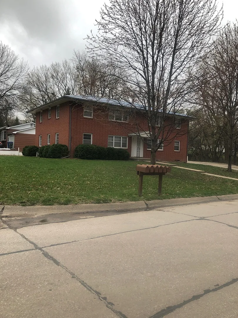 1720 Boswell — Photo 1