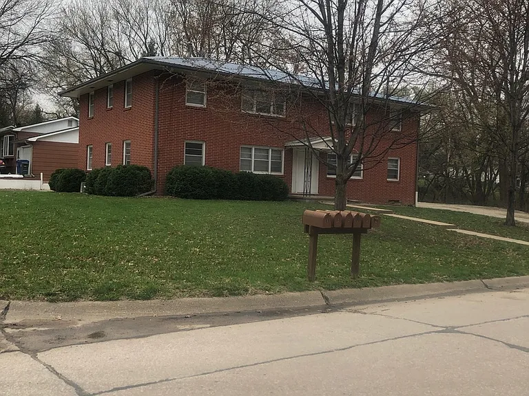 1720 Boswell Ave — Photo 1