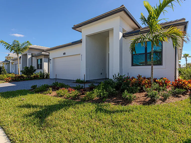 9155 SW Esule Way — Photo 2