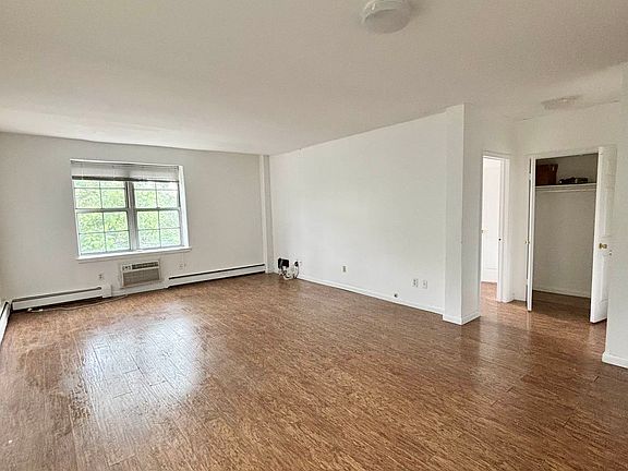 4th image of 3405 Riverdale Ave #6